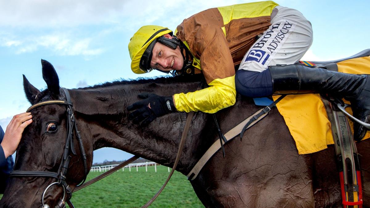 Galopin Des Champs Dominates in Savills Chase