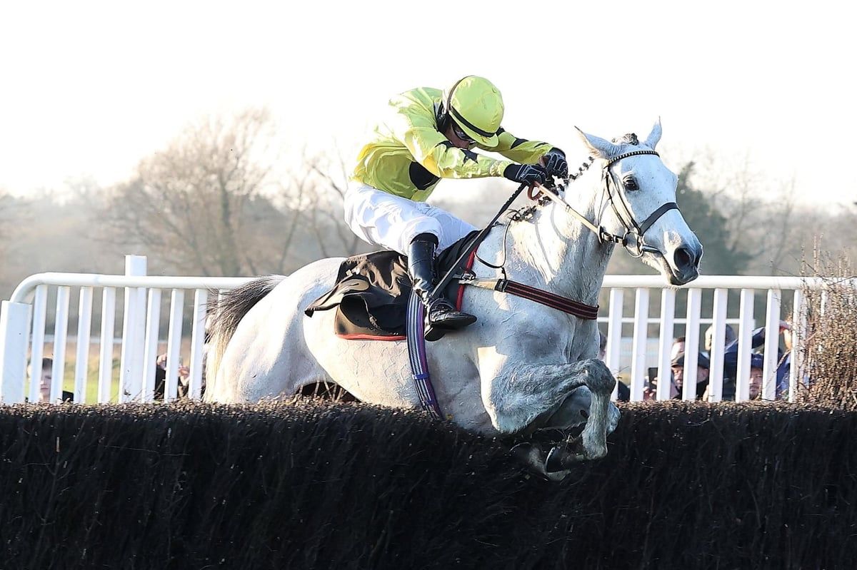 James Best's Family Victory in Classic Chase at Warwick