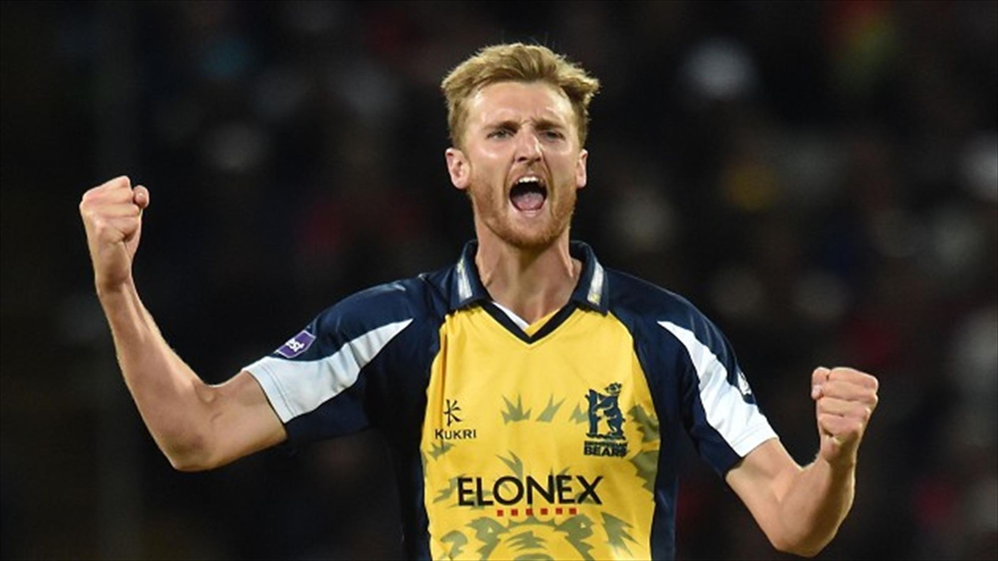 Olly Hannon-Dalby has signed a contract extension with the Warwickshire club until 2025