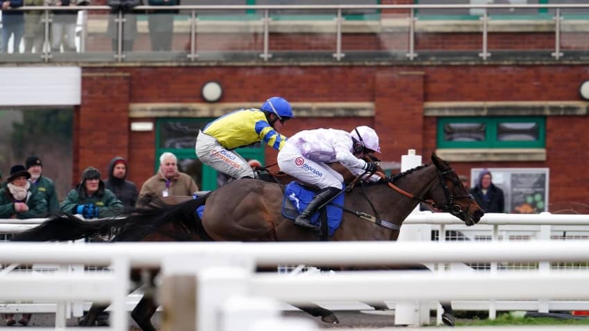 Golden Ace maintains unbeaten record over hurdles with impressive performance at Taunton