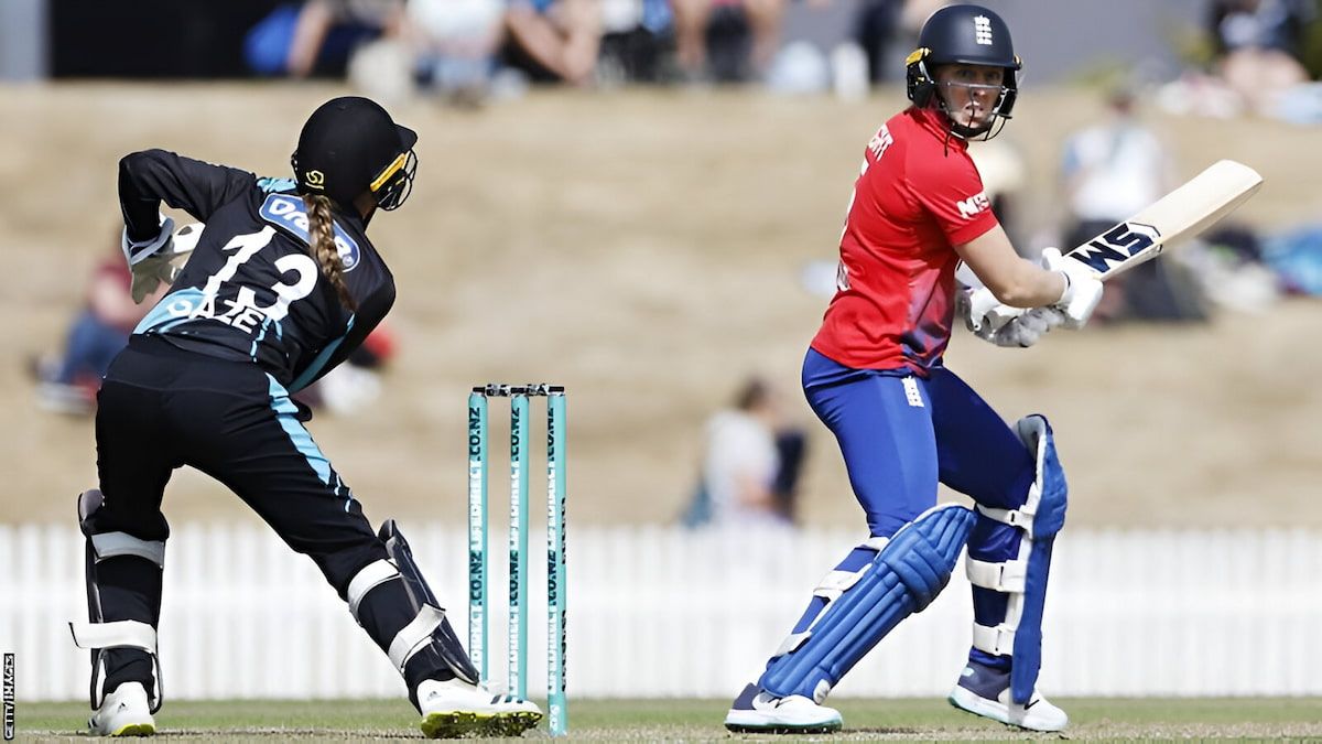 Heather Knight's half-century helped England take a 2-0 lead in the T20 series against New Zealand